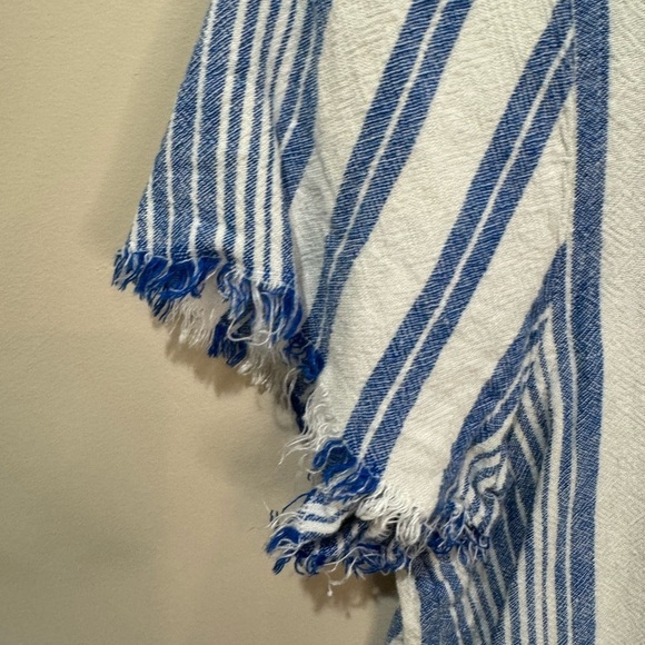 CLOTH & STONE ANTHROPOLOGIE BLUE AND WHITE STRIPED‎ FRAYED HEM TOP SZ S - Picture 3 of 6